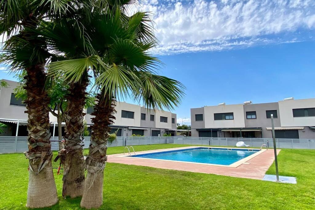 Chalet Moderno Con Piscina En Mont - Roige Bahia 外观 照片