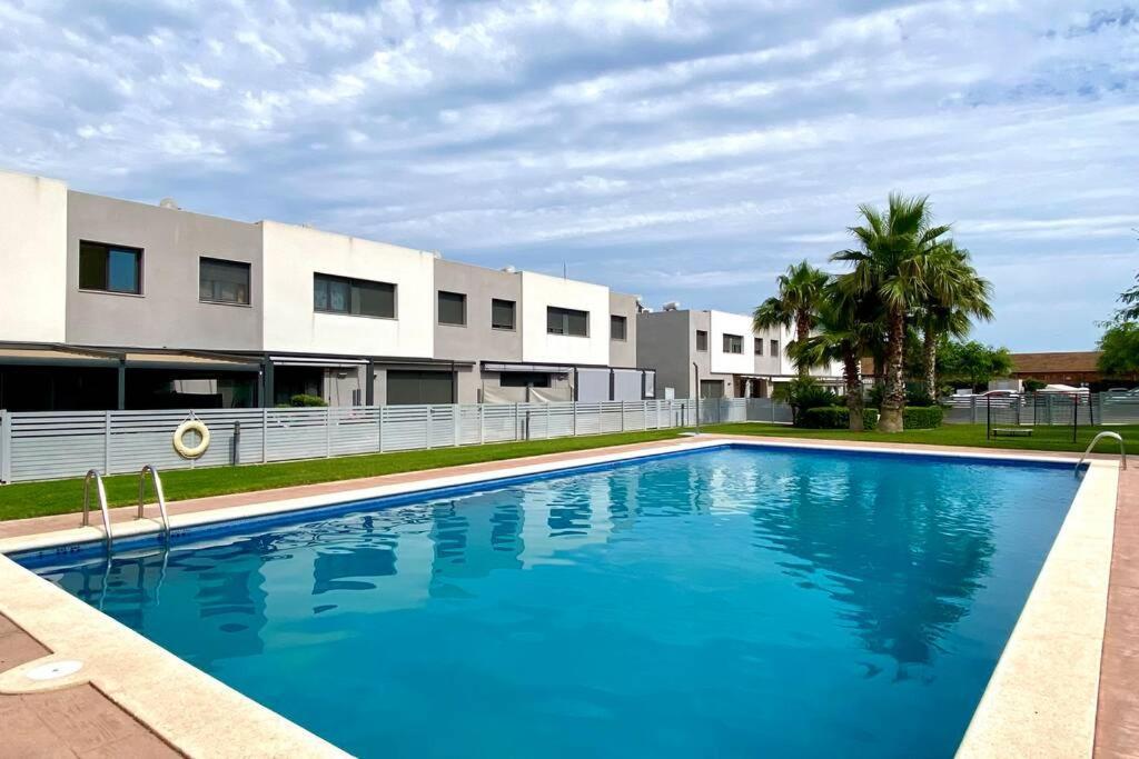 Chalet Moderno Con Piscina En Mont - Roige Bahia 外观 照片