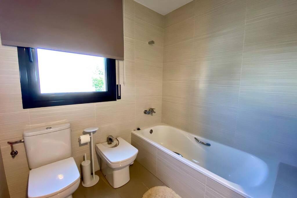 Chalet Moderno Con Piscina En Mont - Roige Bahia 外观 照片